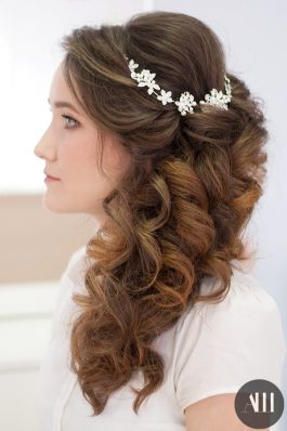 Свадебная прическа греческая коса набок из длинных волос