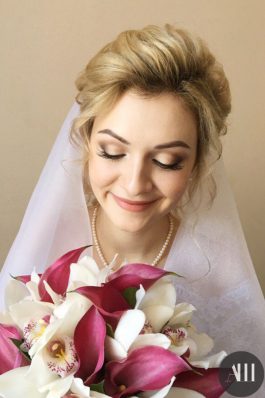 Воздушная свадебная прическа и нежный макияж от ведущего стилиста Анастасии Швабской
