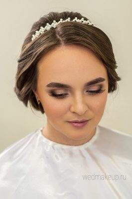 Яркий свадебный макияж и прическа для невесты
